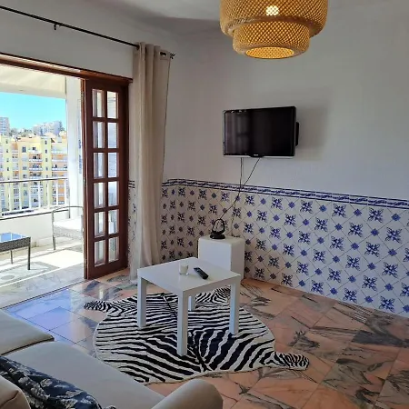 Stunning Views - One Bedroom In * 波尔蒂芒